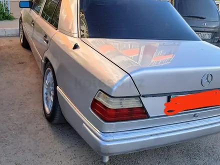 Mercedes-Benz E 260 1991 года за 1 050 000 тг. в Рудный – фото 4