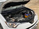 Toyota RAV4 2018 года за 11 500 000 тг. в Жанаозен – фото 2