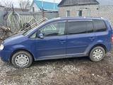 Volkswagen Touran 2006 года за 4 500 000 тг. в Костанай – фото 2