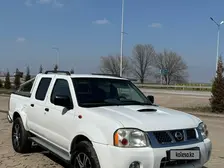 Nissan NP300, 2010