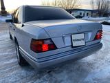 Mercedes-Benz E 220 1994 года за 2 650 000 тг. в Караганда – фото 5