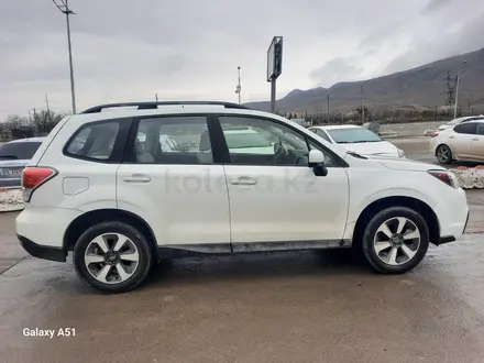 Subaru Forester 2017 года за 7 300 000 тг. в Уральск – фото 2