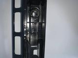 Оригинальная задняя центральная саласка бампера LI за 1 000 тг. в Атырау – фото 2