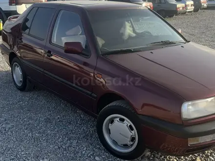 Volkswagen Vento 1993 года за 1 600 000 тг. в Шымкент – фото 2