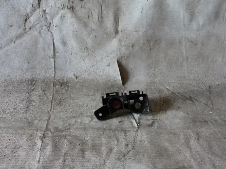Крепление заднего бампера правый, переднего правый Lexus Esүшін10 000 тг. в Караганда – фото 2