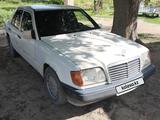 Mercedes-Benz E 220 1994 года за 1 300 000 тг. в Жанатас – фото 2