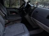 Volkswagen Caravelle 2006 годаүшін7 600 000 тг. в Алматы