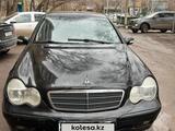 Mercedes-Benz C 180 2002 года за 3 300 000 тг. в Караганда