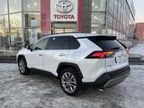 Toyota RAV4 2022 года за 19 990 000 тг. в Усть-Каменогорск – фото 2