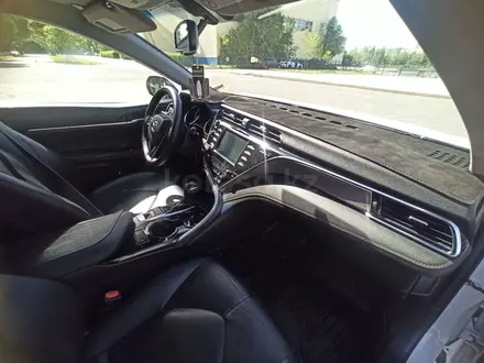 Toyota Camry 2018 года за 10 800 000 тг. в Павлодар – фото 18