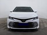 Toyota Camry 2018 года за 11 750 000 тг. в Астана – фото 2