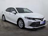 Toyota Camry 2018 года за 11 750 000 тг. в Астана – фото 3