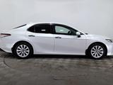 Toyota Camry 2018 года за 11 750 000 тг. в Астана – фото 4