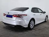 Toyota Camry 2018 года за 11 750 000 тг. в Астана – фото 5