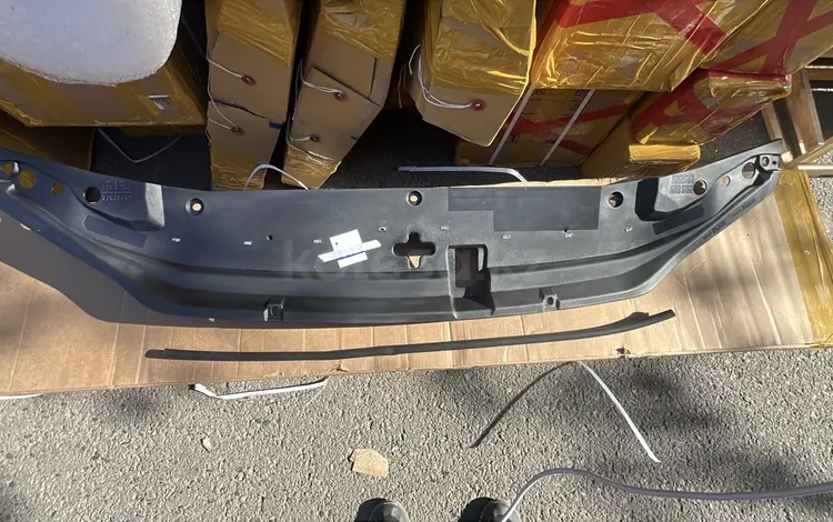 Декор накладка телевизора Land Cruiser 200 за 25 000 тг. в Атырау