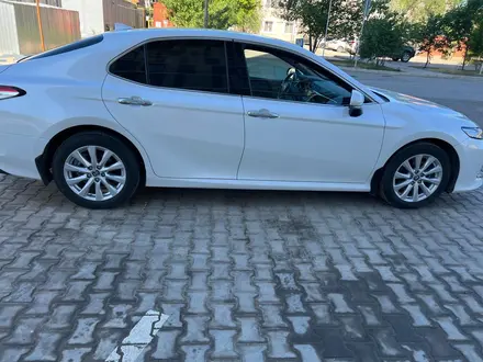 Toyota Camry 2019 года за 14 500 000 тг. в Атырау – фото 6