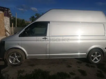 Volkswagen  Transporter 2011 года за 9 000 000 тг. в Астана