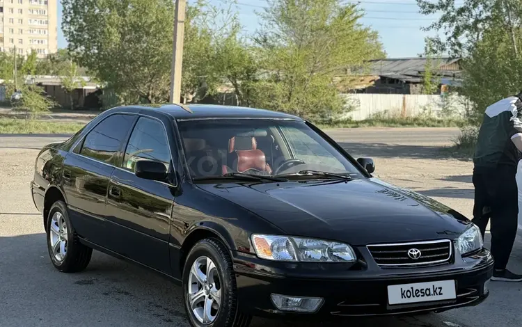 Toyota Camry 2000 года за 3 300 000 тг. в Семей