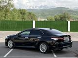 Toyota Camry 2021 годаүшін14 800 000 тг. в Алматы – фото 3