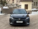 Toyota Camry 2023 года за 15 999 999 тг. в Астана – фото 2