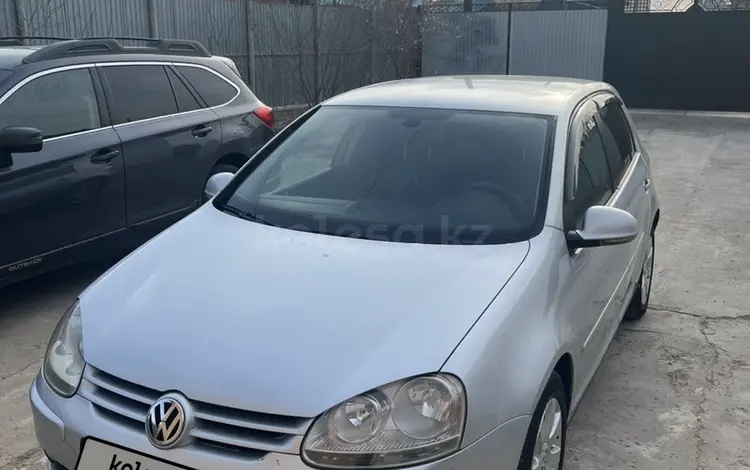 Volkswagen Golf 2004 годаүшін2 400 000 тг. в Кызылорда