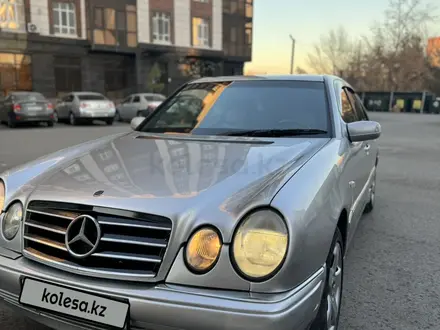 Mercedes-Benz E 320 1996 года за 4 000 000 тг. в Астана – фото 2