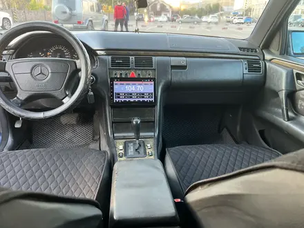 Mercedes-Benz E 320 1996 года за 3 450 000 тг. в Алматы – фото 26