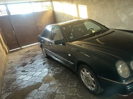 Mercedes-Benz E 280 1996 года за 2 400 000 тг. в Шымкент – фото 2