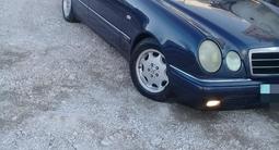 Mercedes-Benz E 230 1997 года за 4 300 000 тг. в Астана – фото 2