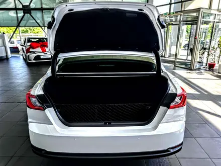 Toyota Camry Luxe 2025 года за 22 190 000 тг. в Усть-Каменогорск – фото 5