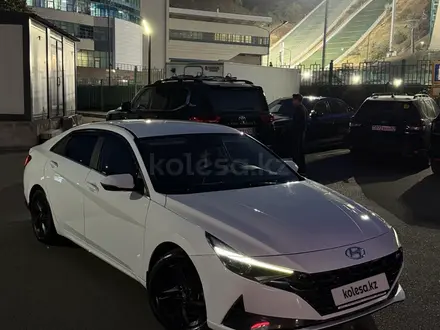 Hyundai Elantra 2023 года за 7 950 000 тг. в Алматы