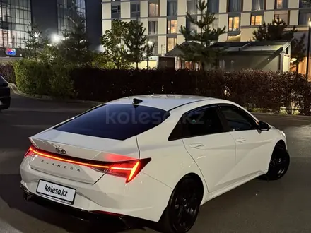 Hyundai Elantra 2023 года за 7 950 000 тг. в Алматы – фото 3