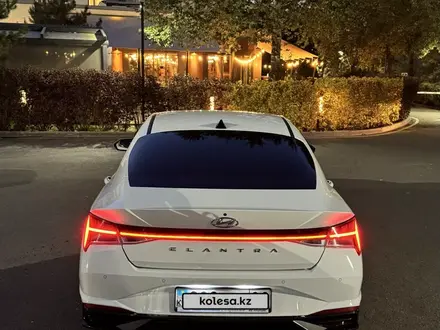 Hyundai Elantra 2023 года за 7 950 000 тг. в Алматы – фото 4