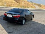 Toyota Camry 2014 года за 9 700 000 тг. в Шымкент – фото 4