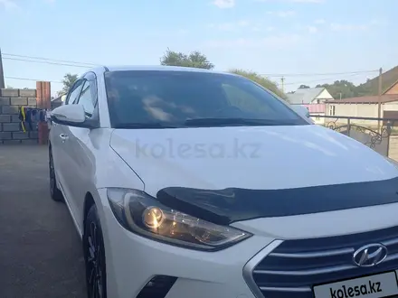 Hyundai Elantra 2018 года за 8 000 000 тг. в Есик