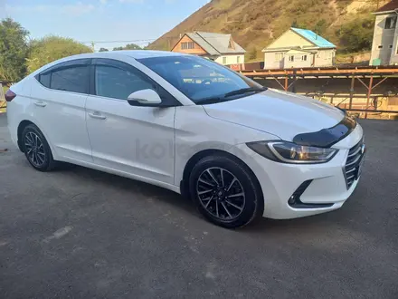 Hyundai Elantra 2018 года за 8 000 000 тг. в Есик – фото 2