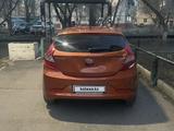 Hyundai Solaris 2015 годаүшін4 700 000 тг. в Караганда – фото 2