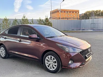 Hyundai Solaris 2021 года за 7 500 000 тг. в Актау – фото 2