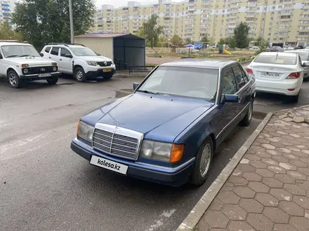 Mercedes-Benz E 260 1991 года за 1 600 000 тг. в Караганда