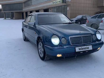 Mercedes-Benz E 230 1997 года за 2 400 000 тг. в Семей