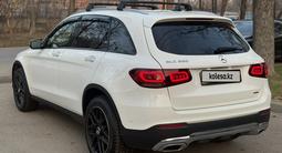 Mercedes-Benz GLC 300 2021 годаfor17 500 000 тг. в Алматы – фото 2
