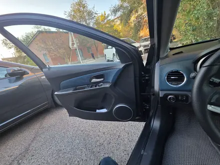 Chevrolet Cruze 2015 года за 3 200 000 тг. в Атырау – фото 11