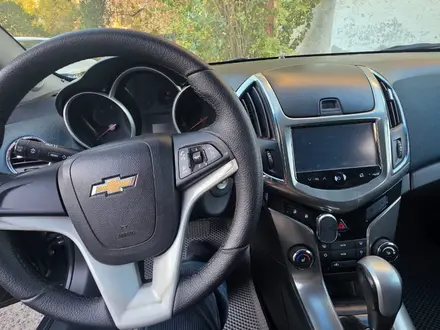 Chevrolet Cruze 2015 года за 3 200 000 тг. в Атырау – фото 12