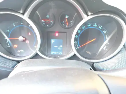 Chevrolet Cruze 2015 года за 3 200 000 тг. в Атырау – фото 19