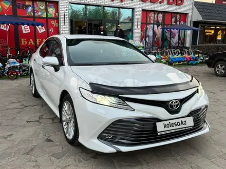 Toyota Camry 2019 года за 13 200 000 тг. в Алматы – фото 4