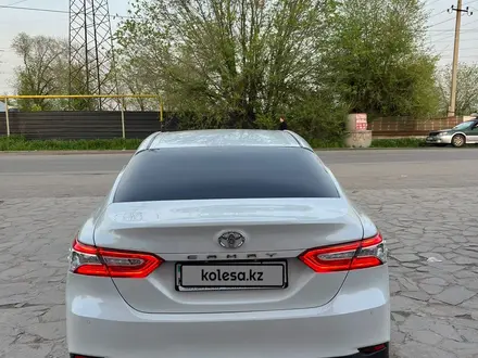 Toyota Camry 2019 года за 13 200 000 тг. в Алматы – фото 6