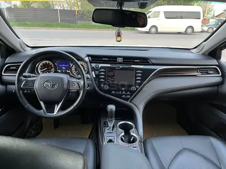 Toyota Camry 2019 года за 13 200 000 тг. в Алматы – фото 8