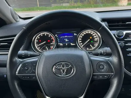 Toyota Camry 2019 года за 13 200 000 тг. в Алматы – фото 12