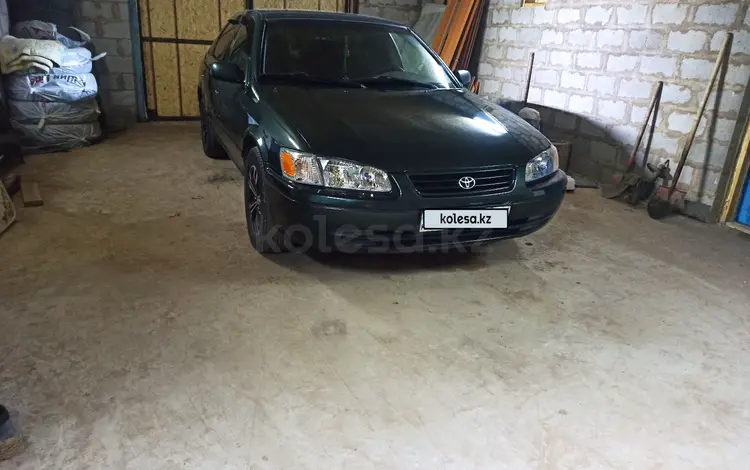 Toyota Camry 2000 года за 3 700 000 тг. в Астана