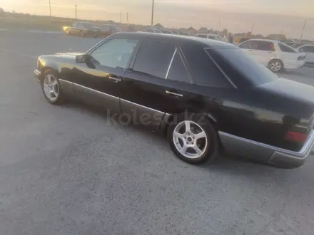 Mercedes-Benz E 220 1993 года за 2 000 000 тг. в Шиели – фото 6